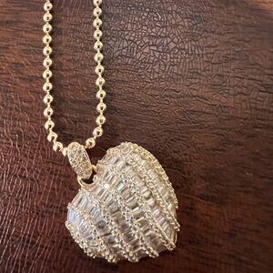 Elegant Gold Unmarked Heart Pendant Necklace